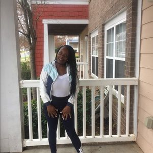 Meet your Posher, Alexis